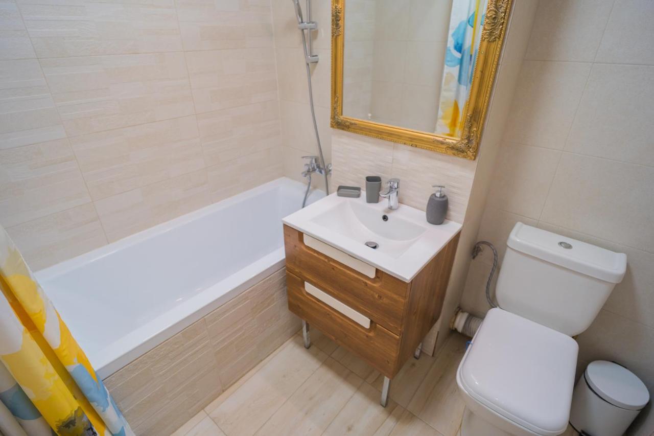 Appartamento Cozy & Spacious 2br With Netflix Bucarest