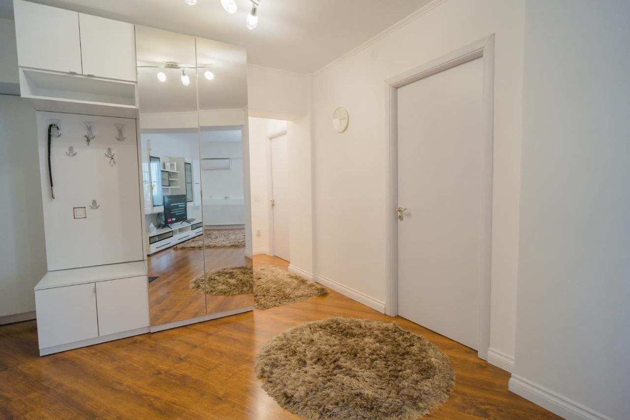 Cozy & Spacious 2br With Netflix Bucarest